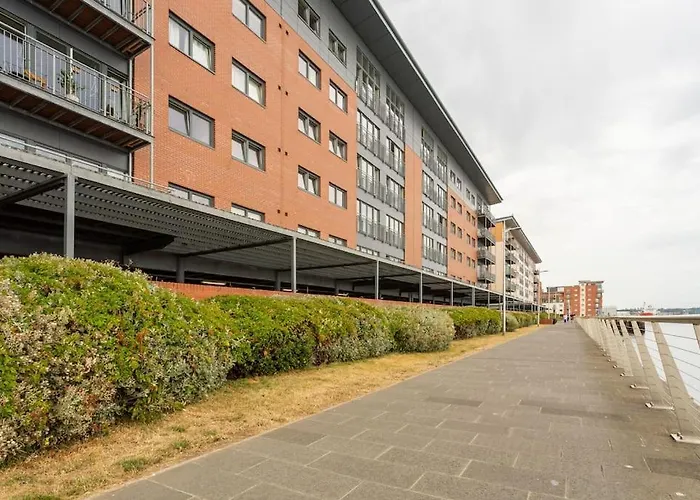 Lux Waterfront 2 Bed Apt, V&A 10Min Walk, St Andrew\'S Golf 25Min Drive