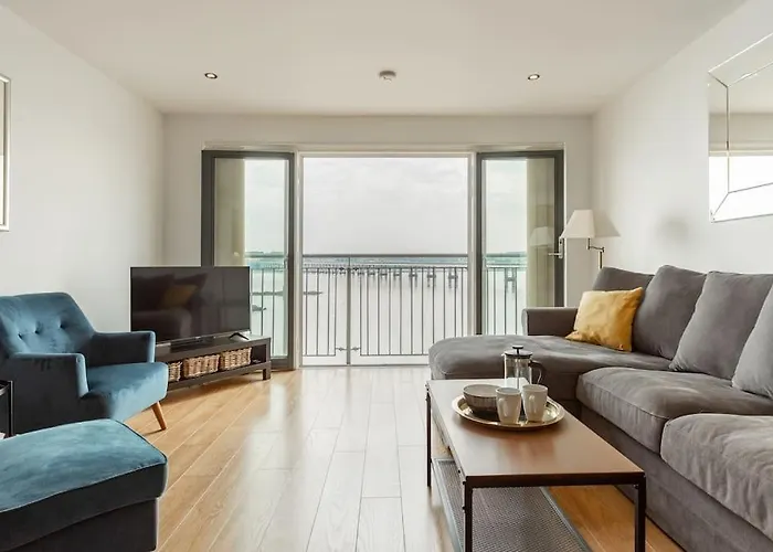 Lux Waterfront 2 Bed Apt, V&A 10Min Walk, St Andrew\'S Golf 25Min Drive