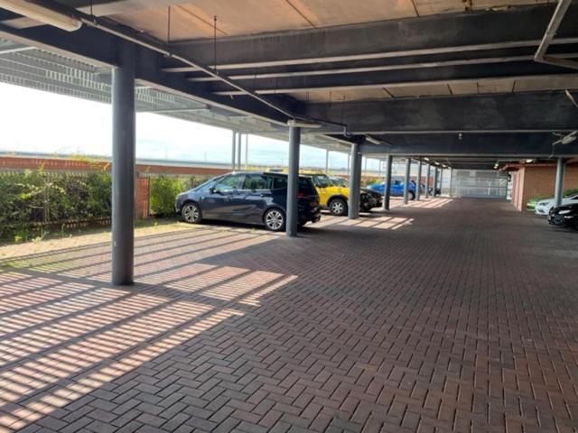 Lux Waterfront 2 Bed Apt, V&a 10min Walk, St Andrew's Golf 25min Drive Apartment *