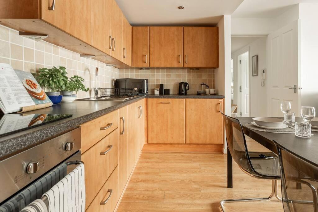 Lux Waterfront 2 Bed Apt, V&a 10min Walk, St Andrew's Golf 25min Drive * Dundee