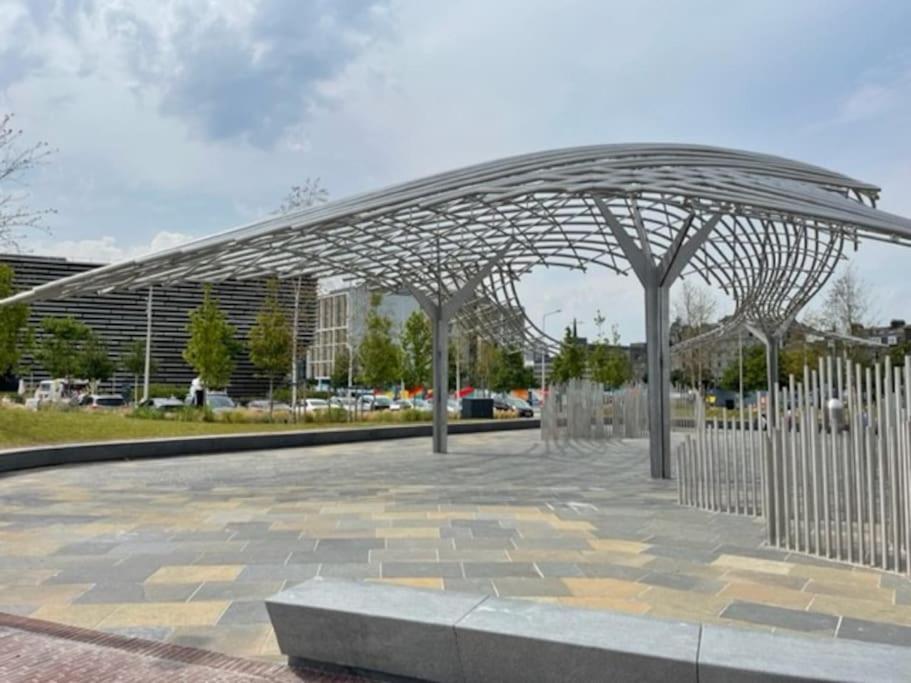 Lux Waterfront 2 Bed Apt, V&a 10min Walk, St Andrew's Golf 25min Drive *