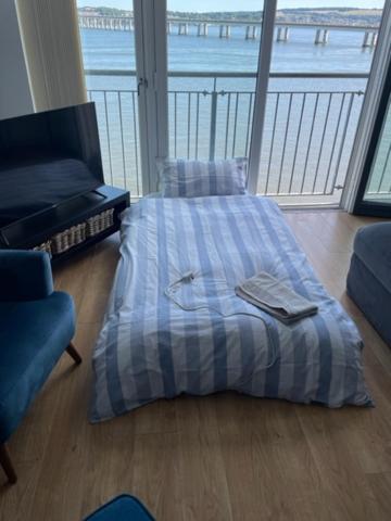 Apartment Lux Waterfront 2 Bed Apt, V&a 10min Walk, St Andrew's Golf 25min Drive